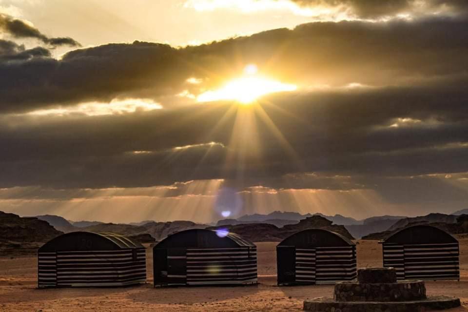 Bedouin Adventure & Tours Hotel Wadi Rum Bagian luar foto