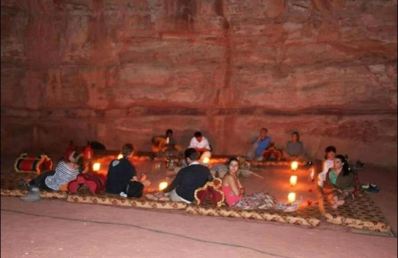 Bedouin Adventure & Tours Hotel Wadi Rum Bagian luar foto